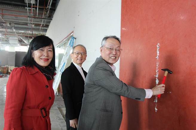 科文双融旗下双融域台北101展演场域5日动工，董事长施振荣、副董事长陈立恒、执行长黄宛华出席。（图／业者提供）
