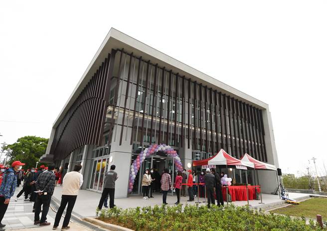中坜月眉市民活动中心5日落成启用。（黄婉婷摄）
