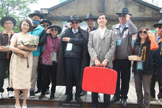 桃园市政府文化局搜集在地故事，将中坜歷史建筑坜景町原住户故事改编，打造「四麵店-片刻人生制造所」沈浸式戏剧体验。（黄婉婷摄）