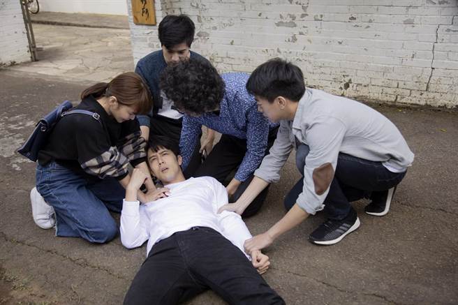 胡宇威遭暗杀命悬一线。（东森提供）