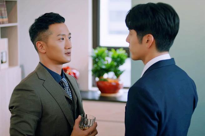 胡宇威与高英轩对峙。（东森提供）