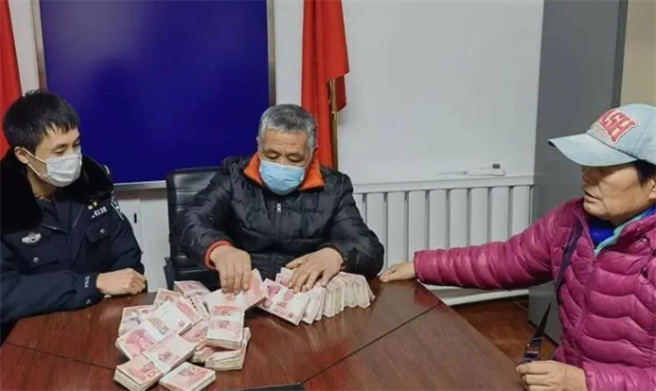 陆小学生路边捡到112万现金 失主拒认领还呛：我不缺钱（翻摄 腾讯新闻）