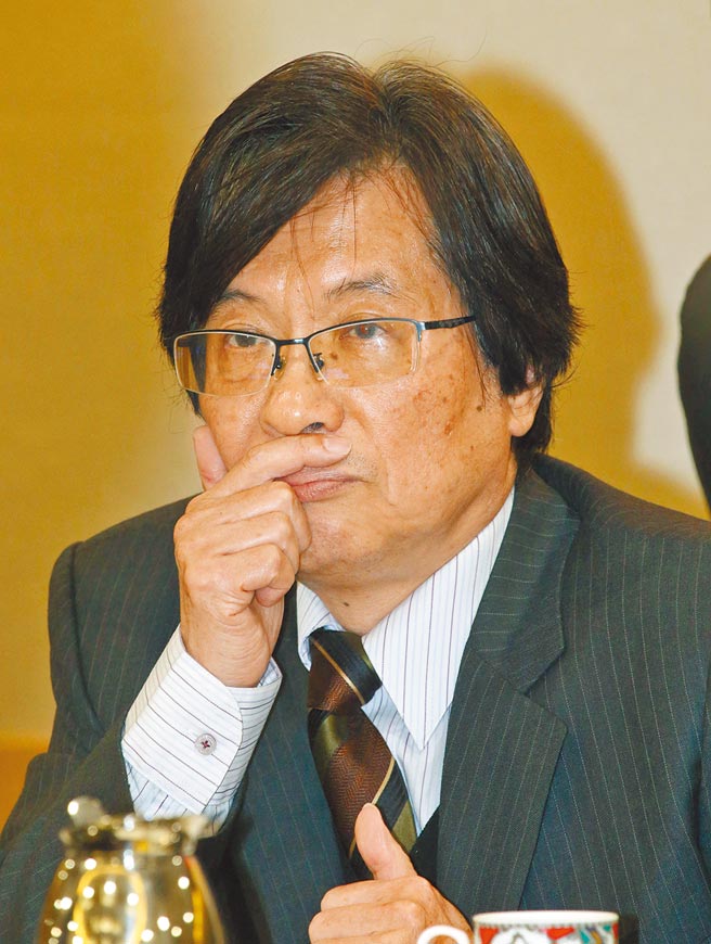 针对最高法院法官卷入富商翁茂锺案，院长吴灿4日哽咽道歉。（陈君玮摄）