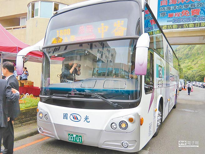 交通部公路总局启动QR code行动支付计画，民眾反映有部分1800路线车辆并未安装扫描机台。（本报资料照片）