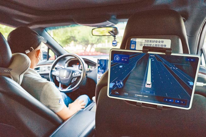 大陆全国政协委员、百度董事长李彦宏拟提交5份建议案，也是连续第6年在提案中涉及「自动驾驶」、「智慧交通」等议题。  （中新社）