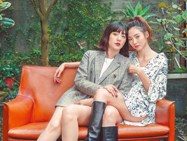 郭雪芙（左）和谢沛恩坦言拍完戏一度找不回女人味。（粘耿豪摄）