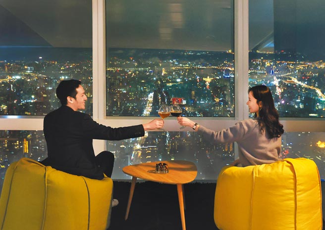 夜之101一窗一景，让情人共赏百万夜景。（台北101提供）