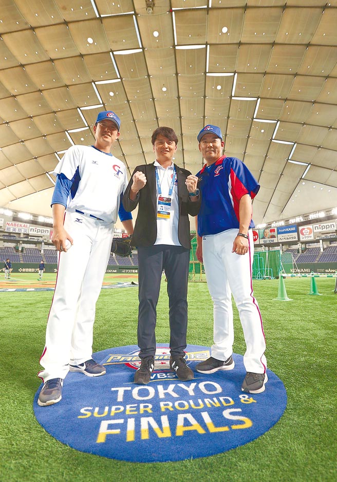 前年的世界12强赛让冯胜贤（中）感到扬眉吐气。（廖德修摄）