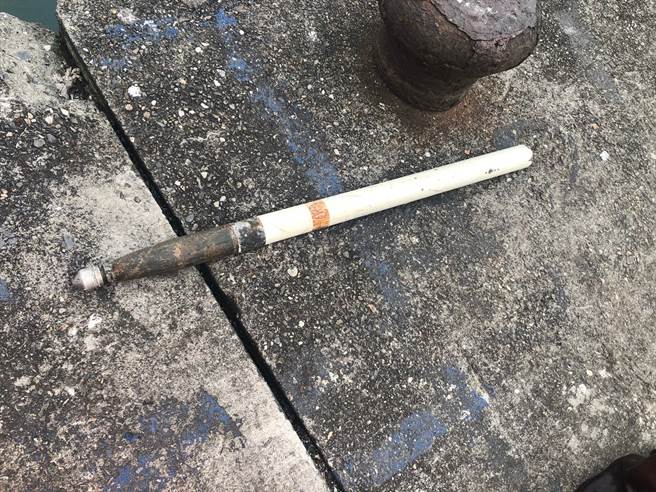 海巡署大溪安检所5日执行安检时，于一艘大溪籍渔船上发现一枚未爆弹。（图／海巡署提供）