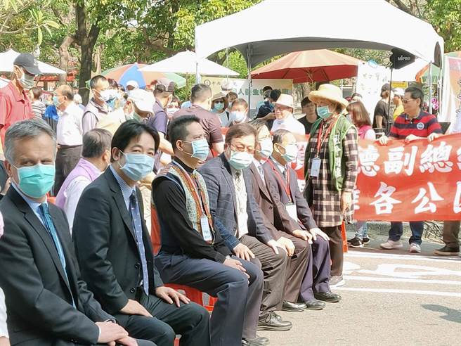 副总统赖清德（左二）参加「开台西医、世纪传爱」纪念园游会。（洪荣志摄）