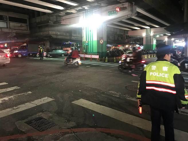 基隆崁仔顶鱼贩爆发流血衝突！大批警力压制 1人送医4人遭逮，图为基隆崁仔顶鱼市旁路景。（基隆市警局提供／吴康玮基隆传真）