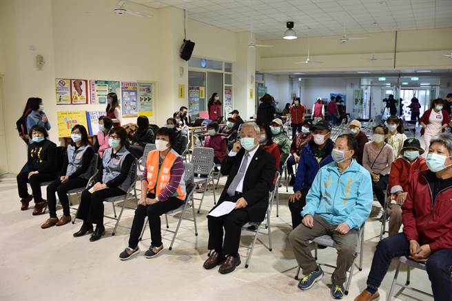 苗栗县政府卫生局在肝基会、山水米公司、与苑里李综合医院等支持下，全力消灭县内肝炎罹患率。（谢明俊摄）