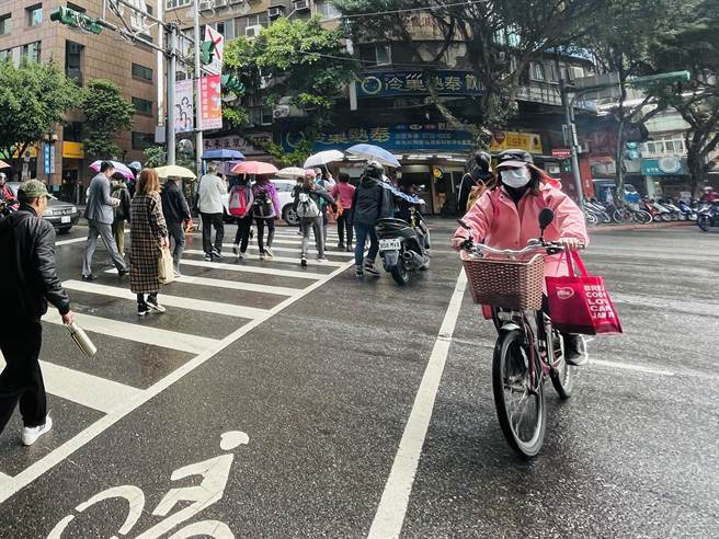 单车违规激增！北市4年死伤数千人，地方盼中央授权强制纳管。（吴康玮摄）