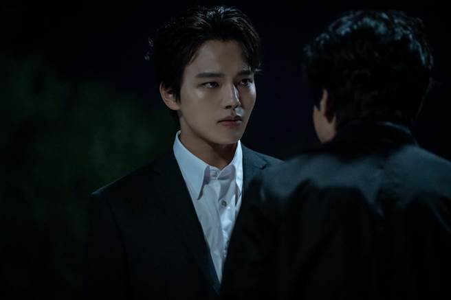 吕珍九（左）戏里戏外超反差。（friDay影音提供）