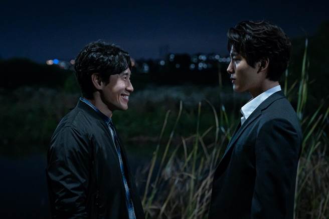 申河均（左）「疯狂邪笑」让人心底发寒。（friDay影音提供）