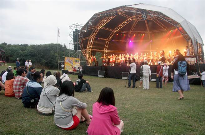屏東縣政府今年4月2日、3日將在墾丁大灣舉辦「台灣祭」音樂季，找回獨立音樂迷的音樂魂。圖為墾丁春吶。（本報資料照）