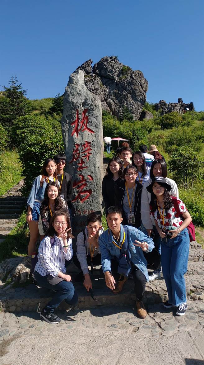 在神农架板壁岩。（台北市两岸人民交流服务协会提供）