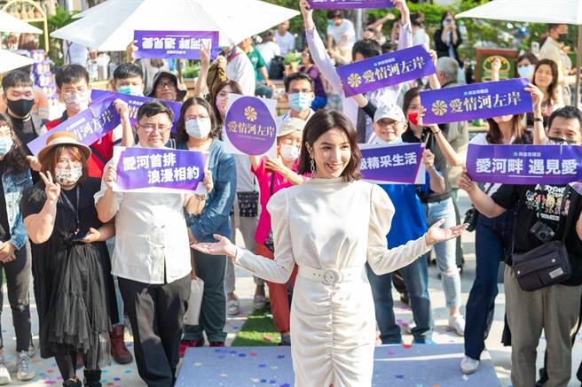 戏剧女王杨谨华今出席高雄房地产代言活动。（柯宗纬摄）