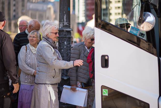 老奶奶為了感謝公車司機的照顧，連續10天都叫外送給他們吃，最後自己卻不幸離世。(示意圖/達志影像)