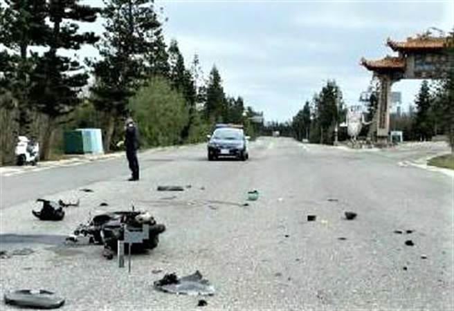 澎湖》2021年3月6日　澎湖　▲澎湖西嶼鄉意外車禍，未成年機車騎士當場死亡。（白沙警分局提供／陳可文澎湖傳真）