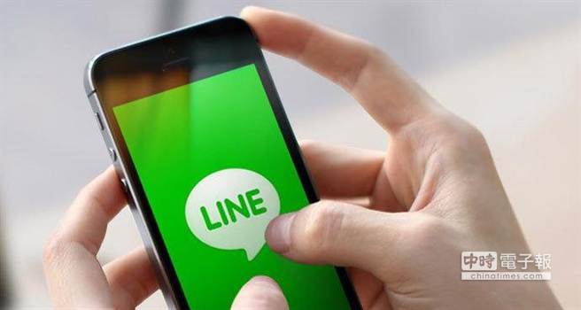 正妹偷用男友手机问「猜我在跟谁约会」，未料男友死党前后说了12个名字都没有她。(示意图／本报资料照)