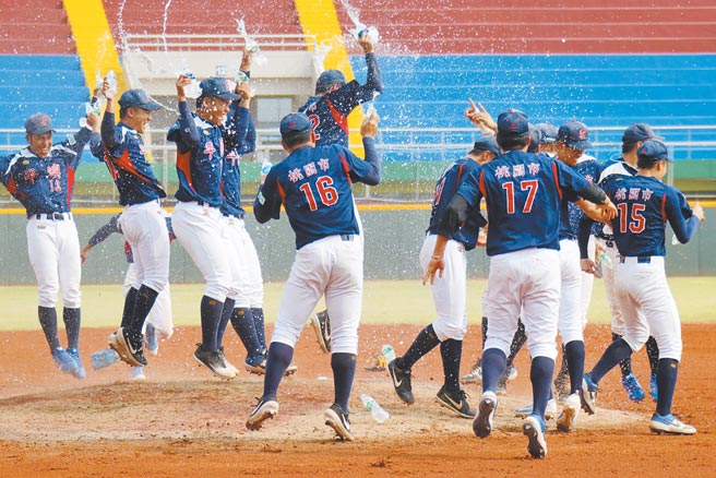 平鎮高中成為第一支木棒聯賽3連霸隊伍。（學生棒聯提供）