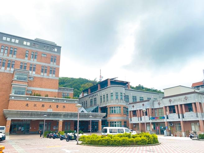 連江縣立醫院、大同之家於去年起徵聘約用護理師，需具備護士或護理師證書，但至今無人投件；圖為連江縣立醫院外觀。（連江縣政府提供／葉書宏連江傳真）