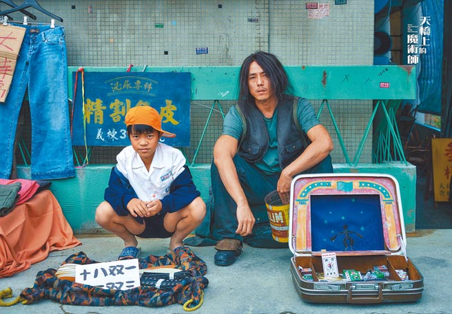 李奕樵因演出《天桥上的魔术师》小不点一角而暴红。（摘自官方脸书）