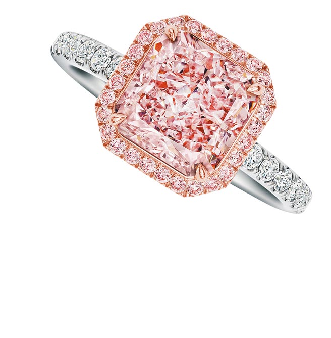 海瑞溫斯頓5.99克拉雷德恩形切割粉紅鑽戒，約6億3000萬元。（Harry Winston提供）