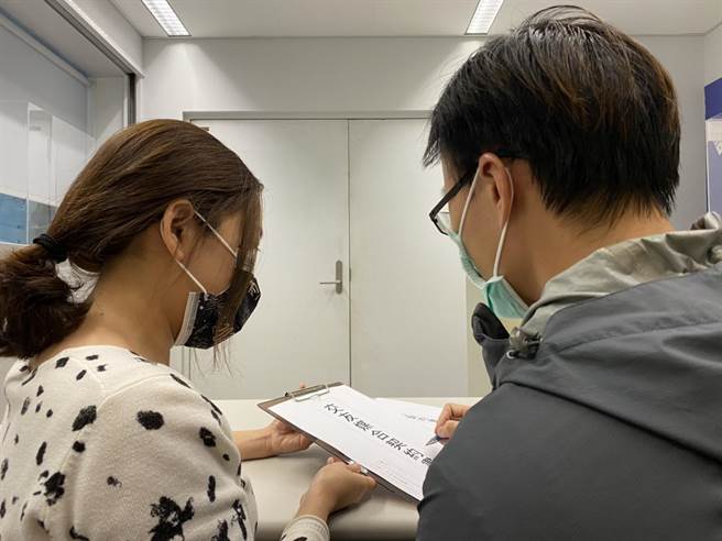 台中市政府法制局近日接获消费者申诉，交友仲介契约高额解约金，呼吁青年男女应提高警觉。（台中市政府提供）