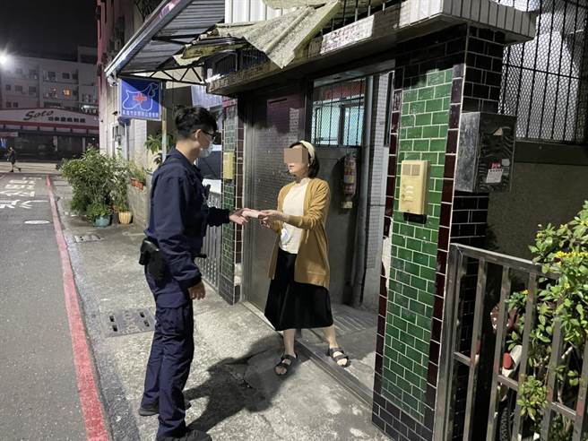高雄一名妇人领钱领到皮夹不见，直到警方登门才知晓。（柯宗纬翻摄）