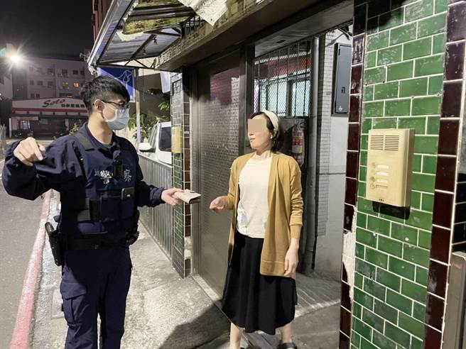 高雄一名妇人领钱领到皮夹不见，直到警方登门才知晓。（柯宗纬翻摄）