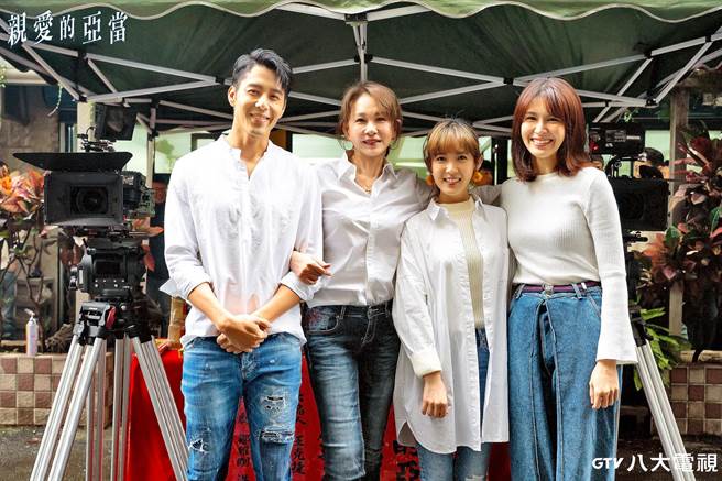 胡宇威、周丹薇、孙可芳、曾沛慈出席新戏开镜仪式。（八大提供）