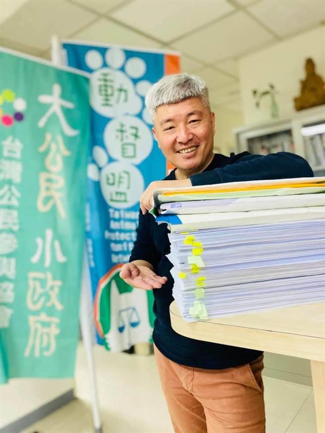 何宗勳嘲諷自己與陳吉仲現在裡外不是人變成鬼。(翻攝照片／呂筱蟬桃園傳真)