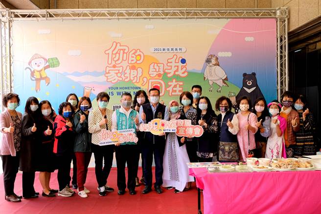 民政局在南屯区丰乐雕塑公园新住民艺文中心，举办2021新住民系列「你的家乡，与我同在」常设展，让新住民把台中当作自己的家乡。（台中市政府提供）
