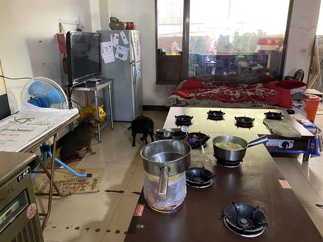 苗栗縣政府衛生局稽查外送平台與合作店家，發現部分業者未符合相關衛生規範，要求限期改善。（衛生局提供／何冠嫻苗栗傳真）