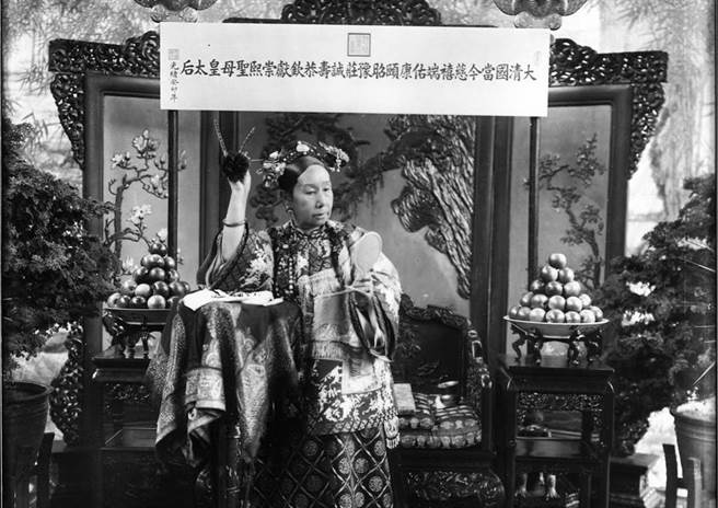 日常奢靡的慈禧太后，連洗澡也有特別講究。(圖/中時報系資料照)