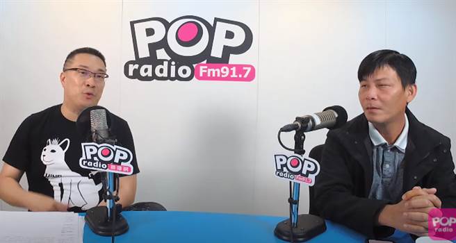 朱学恒于3月5日在《POP抢先爆》专访云林农夫林佳新。（取自POP抢先爆Youtube直播）