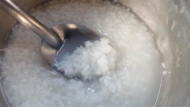 其實糧食原本是足夠賑災使用，但不少貪便宜的百姓卻冒充災民領取救濟糧，如此一來，再多的糧食都不夠派發。（示意圖／達志影像）