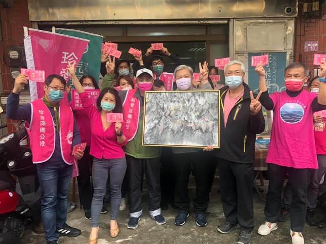 藻礁公投連署累計已有56萬3767份。(呂筱蟬攝)