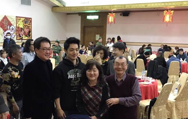 费鸿泰推荐蒋万安参选台北市长，受山东同乡会乡亲热烈支持。(费鸿泰提供)