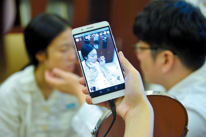 成都进化医美之都    图╱中新社