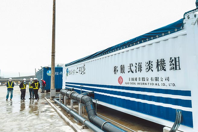 水利署在新竹市南寮設置海水淡化機組，目前日供水量3千噸，兩套機組正在測試中。（羅浚濱攝）