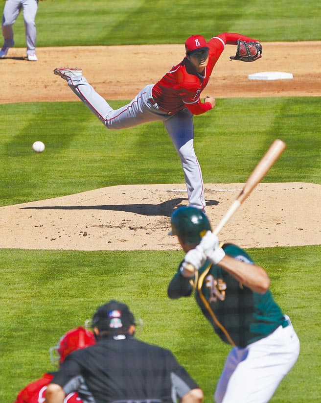 大谷翔平在热身赛先发1.2局，5个出局数都用三振拿下，最快球速催到161公里，状况绝佳。（路透）