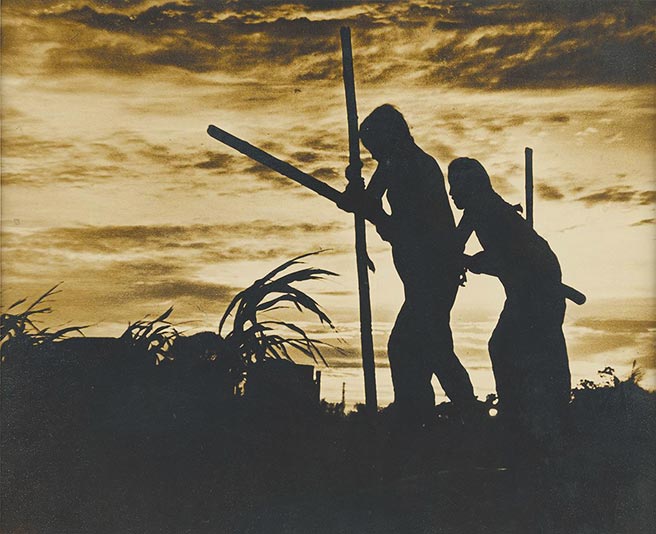 秦凱《水車》在其晚年才輾轉送回台灣典藏。（國家攝影文化中心提供）