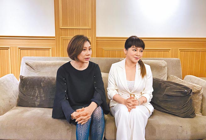 郎祖筠（左）和王彩桦谈婚姻经营之道。（东森提供）