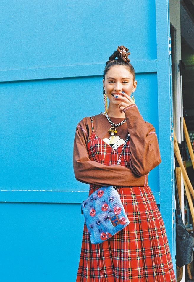 新光三越台中中港店昨起有Marc Jacobs Heaven系列独家快闪店进驻。（新光三越提供）