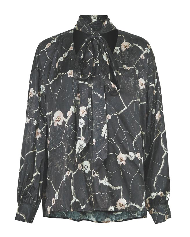 AllSaints Cesey黑底印花长袖上衣8400元。（AllSaints提供）