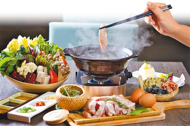 秧悦美地度假酒店近期推出优惠住房专案，送房客大啖GAEA鸡火锅双人锅午餐。 （秧悦美地度假酒店提供）