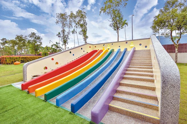 瑞穗天合国际观光酒店「彩虹溜滑梯」深受亲子客欢迎。（瑞穗天合国际观光酒店提供）